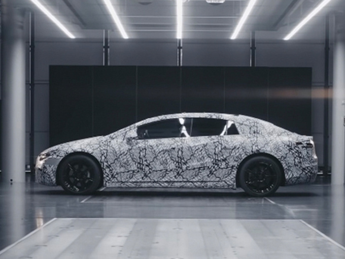 奔驰EQS充电技术曝光 支持即插即用/今年8月交付-图1