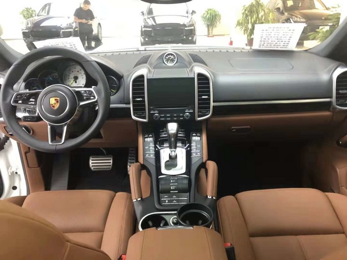 18款保时捷卡宴油电混合 感受非主流气质-图3