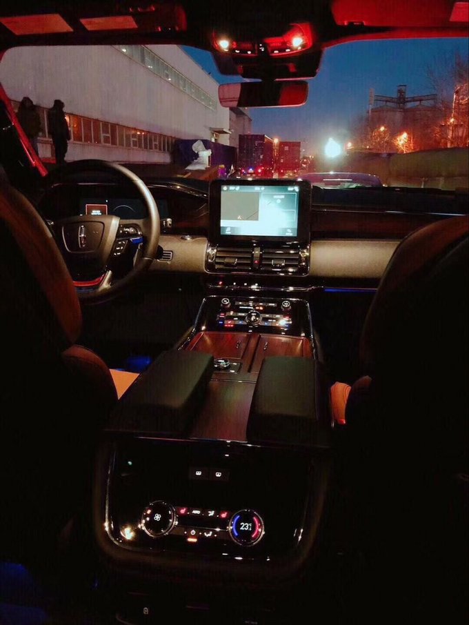 加版18款林肯领航员 全景天窗雄壮越野车-图5