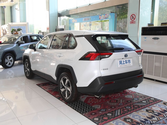 一汽丰田这款插混版车型7.4秒破百 油耗却低至1.1升-图5