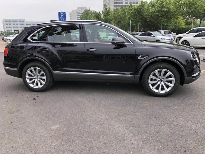 18款宾利添越4.0T柴油V8 底盘升降带后娱-图9