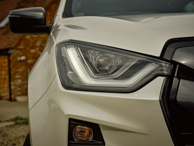 全新D-MAX登陆英国起售价约合人民币16万-图3