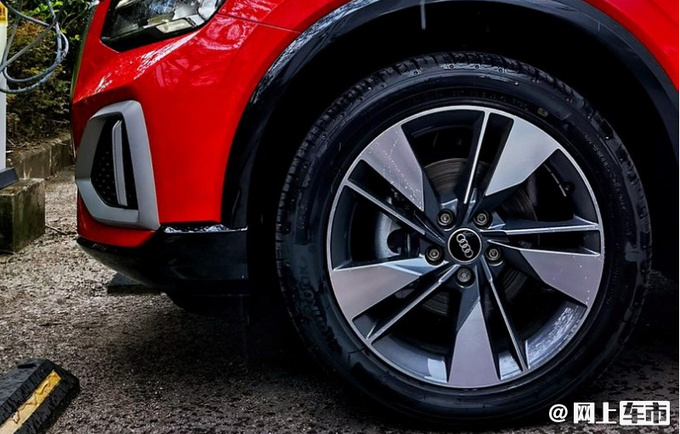 奥迪新款Q2L到店实拍 最快本月上市 预计21万起售-图4