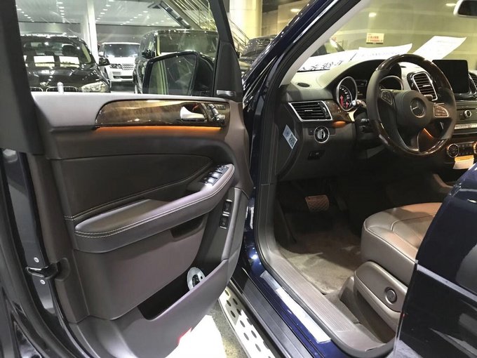 18款奔驰GLS450 不凡驾乘体验等你来感受-图6