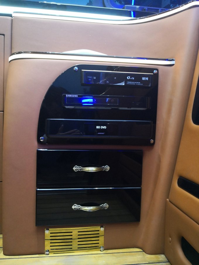 奔驰斯宾特7+2座椅 超豪华内舱设备齐全-图9