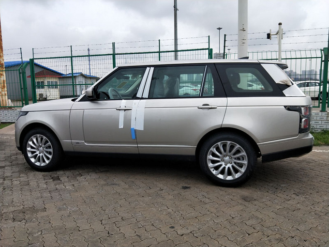 18款中东路虎揽胜3.0T 汽油加长夏日低价-图3