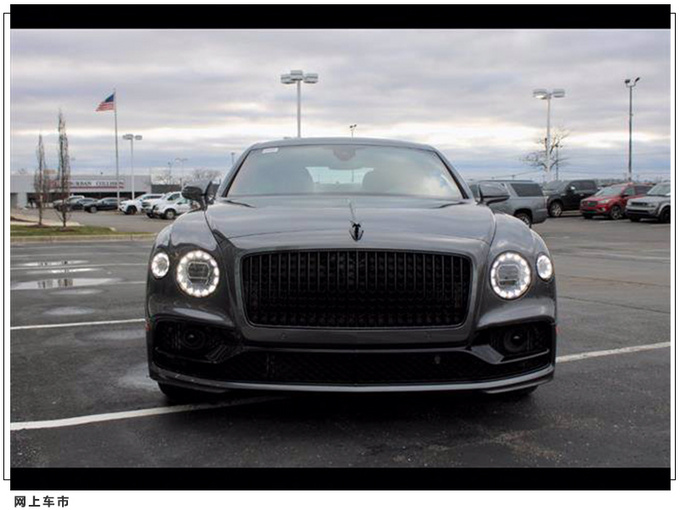 宾利飞驰进店实拍搭6.0T W12发动机/配熏黑中网-图2