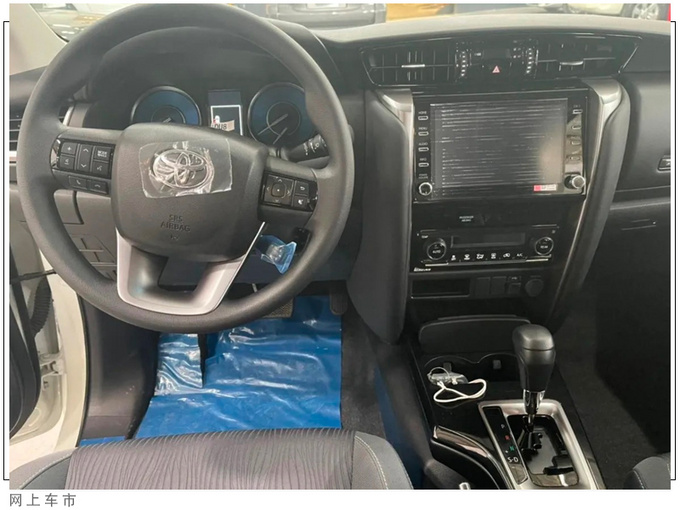 丰田小普拉多进店实拍搭2.7L/硬派外观造型-图5