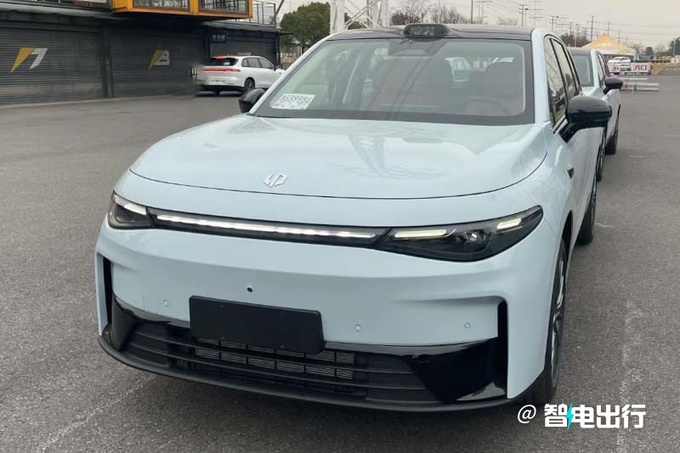 零跑C10下月10日预售销售订金1千 预计12.98万起-图2