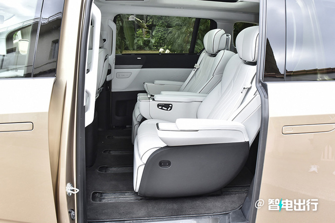 小鹏X9首发亮相比腾势D9大 全系标配后轮转向-图10