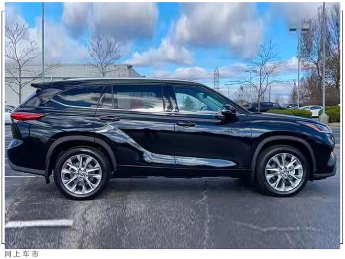 丰田全新汉兰达实拍搭2.5L混动/熏黑LOGO更运动-图2