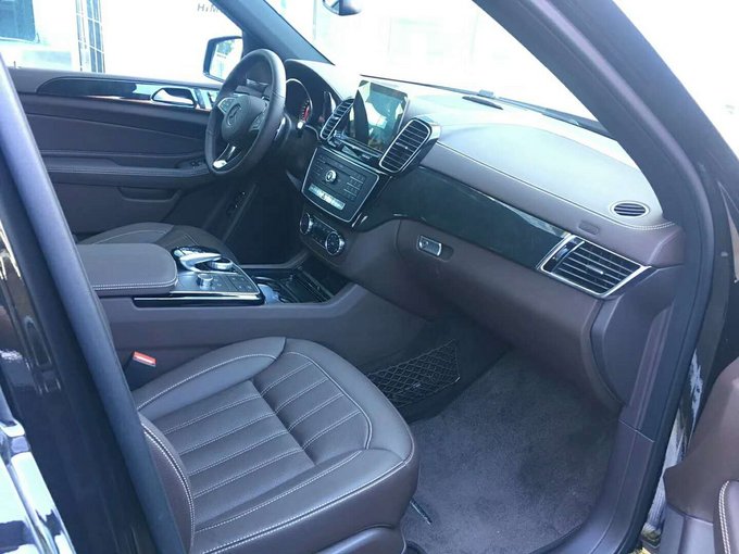 18款奔驰GLS450 加版SUV优雅与性能并重-图6