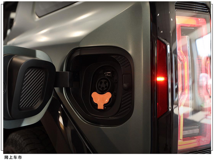 悍马全新SUV到店实拍搭可拆卸顶棚/配贯穿式头灯-图10