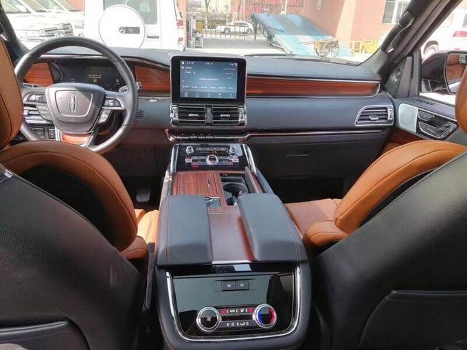 18款林肯领航员SUV升级 尽显本色商务范-图5