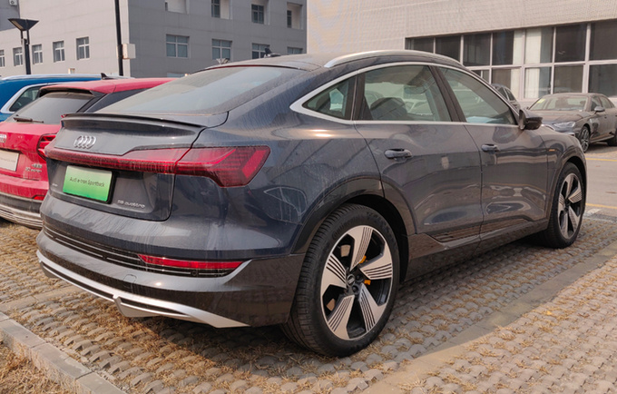 奥迪e-tron轿跑版到店实拍 5月份上市 续航500km-图2