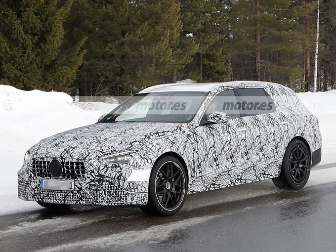 梅赛德斯-AMG全新C63曝光搭2.0T/年底即将亮相-图1