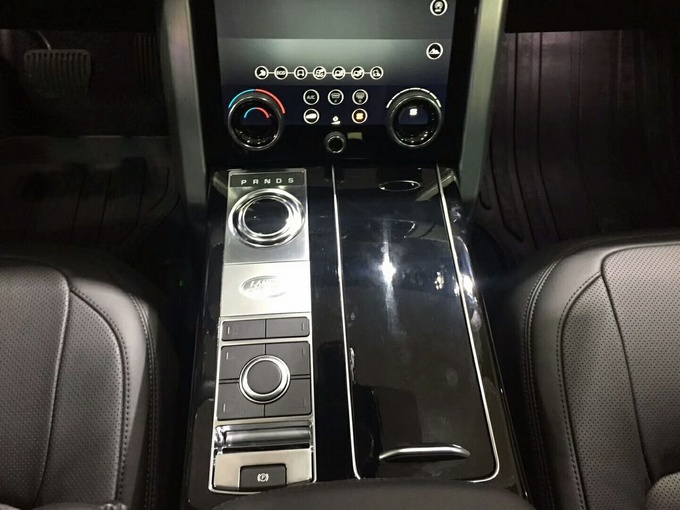 2018款路虎揽胜行政 美规HSE黑曜版130万-图5