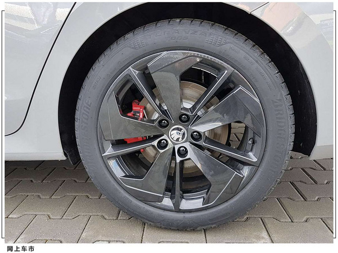 斯柯达全新明锐实拍搭2.0T/熏黑外观套件更运动-图5