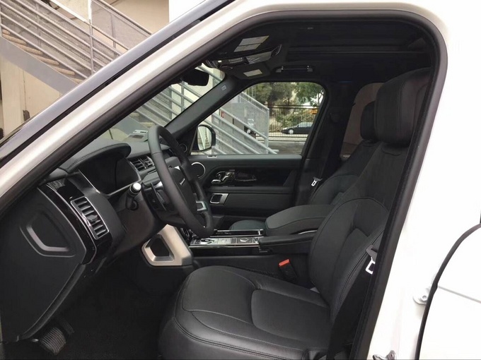 2018款路虎揽胜行政版 越野性能全新升级-图5