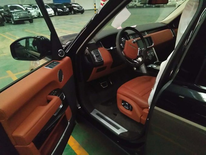 路虎揽胜巅峰创世 5.0加长版SUV气势磅礴-图6