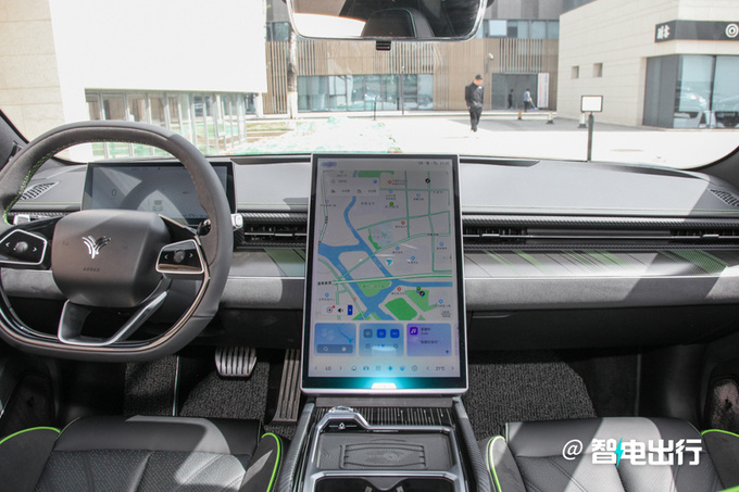 哪吒GT双门轿跑售17.88万-22.68万零百加速3.7秒-图3