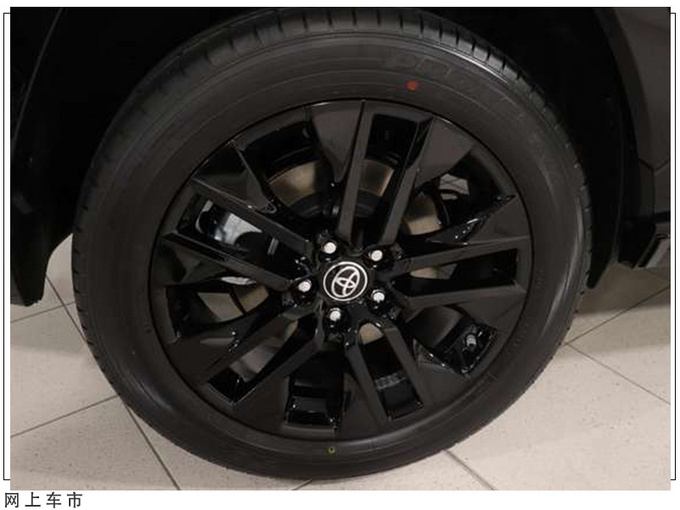 丰田全新RAV4实拍曝光内饰大幅升级/油耗仅5L-图4