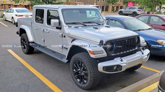 新款Jeep角斗士曝光内饰大升级依旧3.6L V6发动机-图2