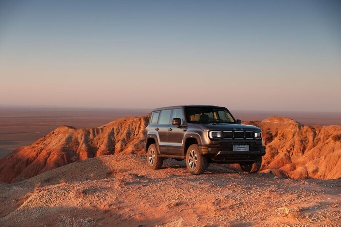 18.98万元全新BJ40刀锋英雄版上市全时四驱+三把锁-图2