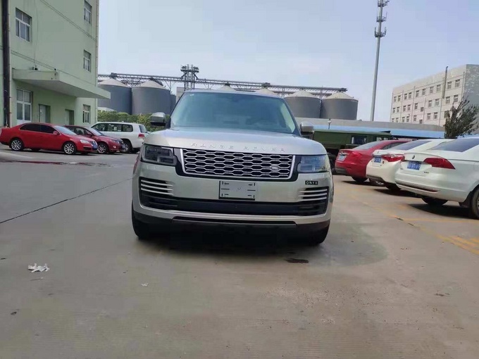 18美规路虎揽胜3.0T 汽油行政高级金属漆-图2