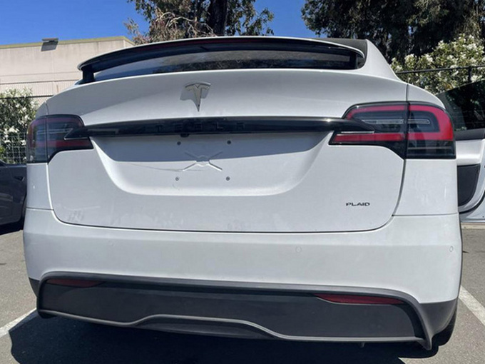 特斯拉Model X高性能版实拍搭三电机/内饰升级-图1