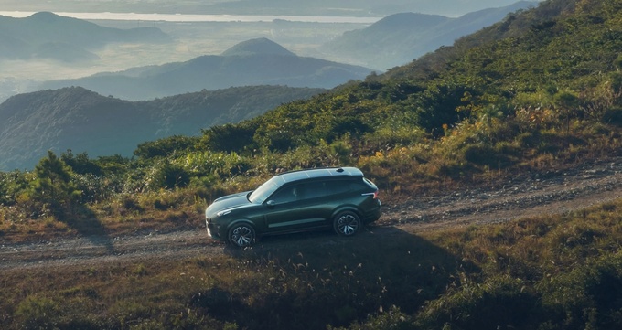 新款领克09 EM-P上市售价30.78万元起标配翻滚?；は低?图8