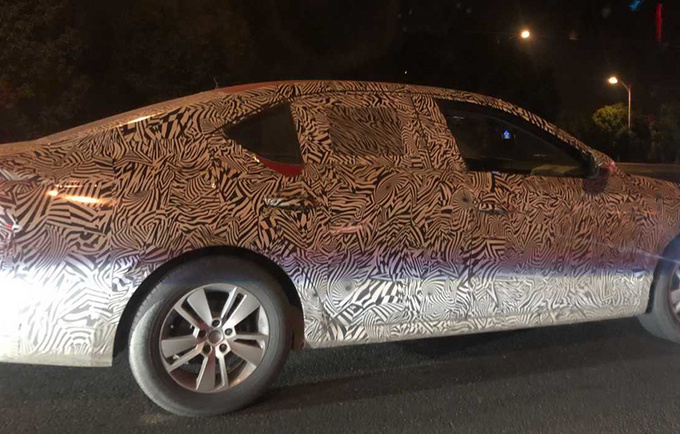 斯柯达全新明锐路试谍照 尺寸全面加长 或11万起售-图2