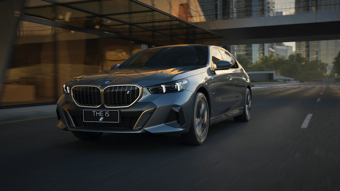 全新BMW 5系即将上市 驾驶乐趣升级 主打 人心工学+驾驶在环-图3