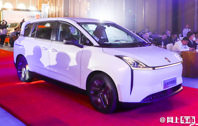 奔腾全新电动MPV上市 专供出行市场 续航419km-图1