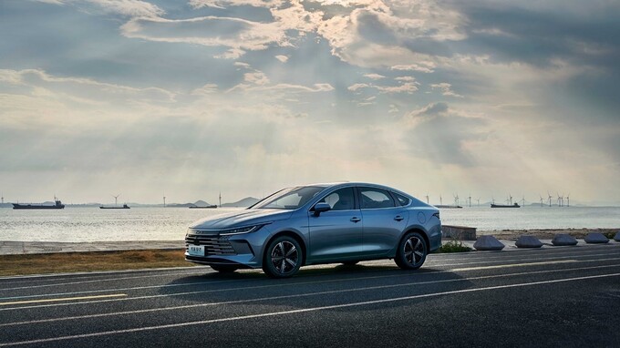 比亚迪驱逐舰05荣耀版上市首推7.98万豪华型9.98万豪华型-图1