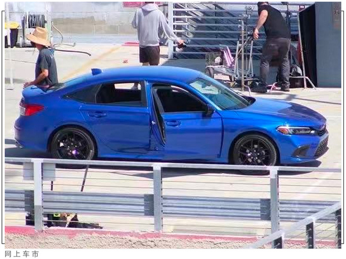 本田全新思域实车街拍搭1.5T引擎/配熏黑套件-图2