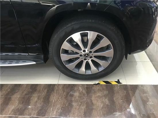 18款奔驰GLS450暖心价 三排七座空间设计-图6