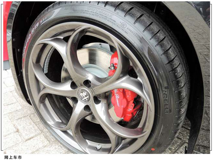 阿尔法罗密欧Giulia实拍搭2.0T/配倒三角格栅-图5