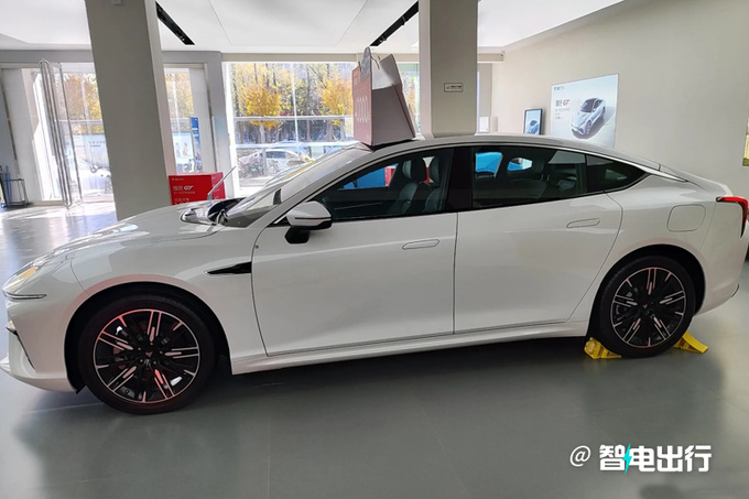 新哪吒S官降5萬4S店再降4萬 比比亞迪秦PLUS便宜-圖3