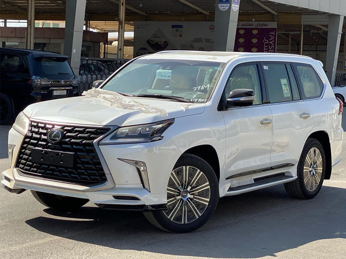 雷克萨斯新款LX570实拍曝光搭V8引擎/外观更运动-图1