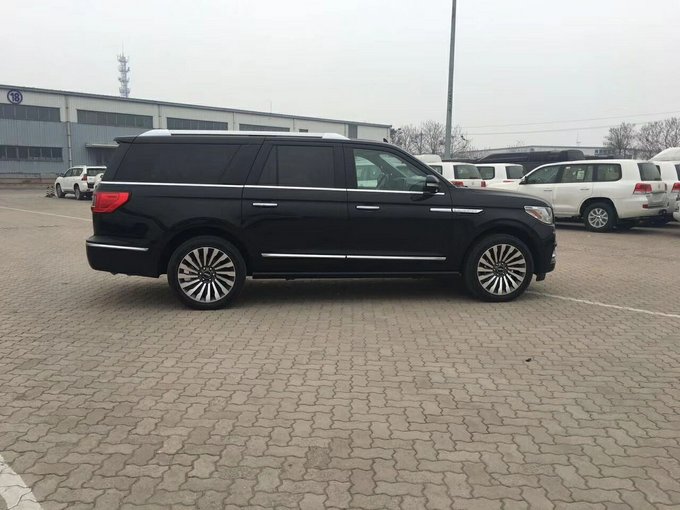 18款林肯领航员四驱长轴 133万闪电降底-图3