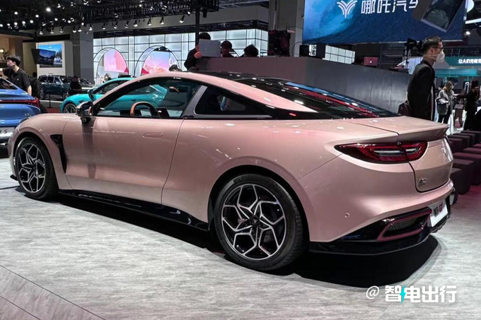 哪吒GT双门轿跑售17.88万-22.68万零百加速3.7秒-图3