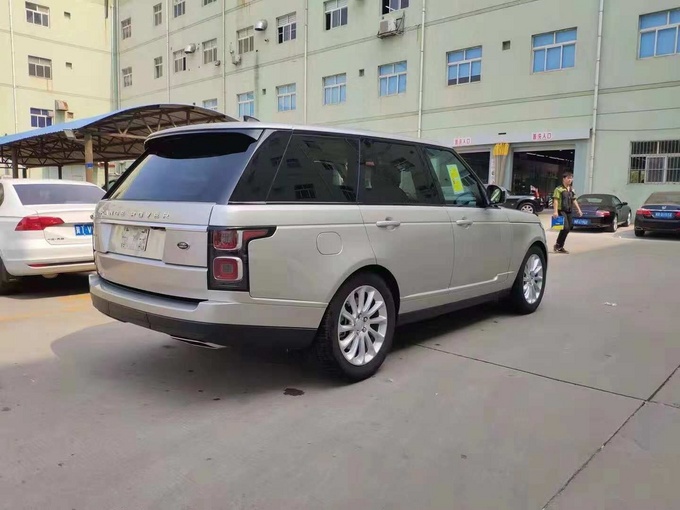 18美规路虎揽胜3.0T 汽油行政高级金属漆-图3