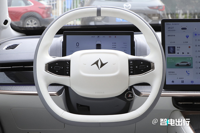 东风eπ008上半年预售增程/纯电都有 PK理想L8-图11