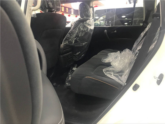 2018新款日产途乐XE版 对比丰田陆巡价格-图7