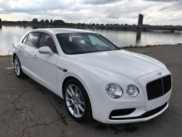 进口宾利飞驰4.0T 舒适四座顶级座驾巨献-图3