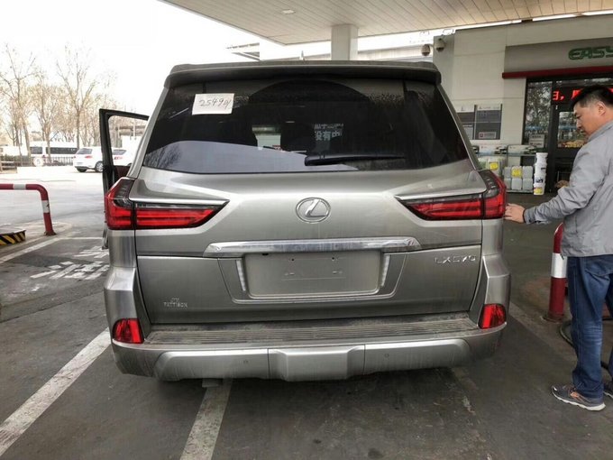 18新款雷克萨斯LX570 外驭豪迈内蕴尊崇-图8