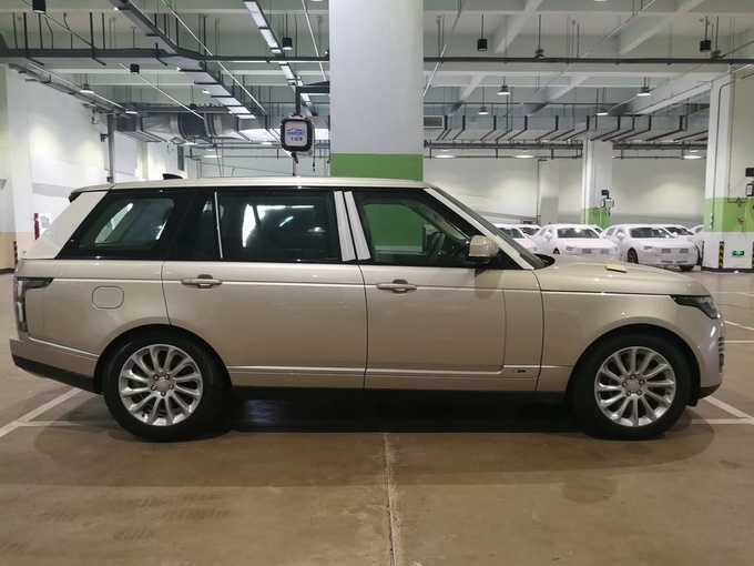 18款路虎揽胜行政 阿鲁巴金顶级四驱之王-图3