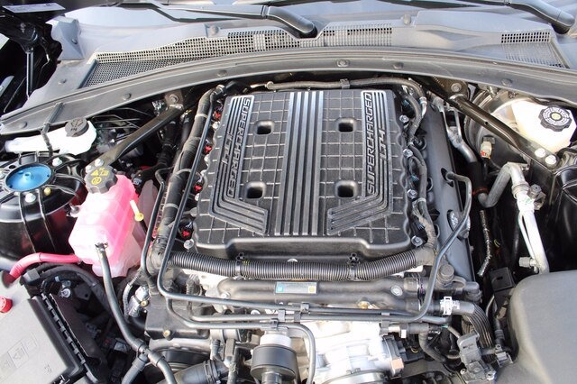 雪佛兰黑化大黄蜂实拍搭6.2升引擎/巨大尾翼-图7