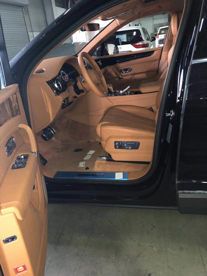 18款宾利添越4.0T柴油V8 惊艳奢华复古感-图4